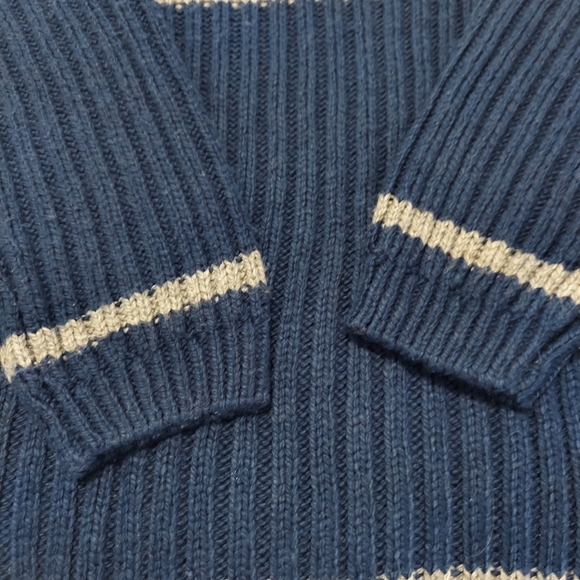 Harry Potter Ravenclaw House Sweater - Picture 4 of 10